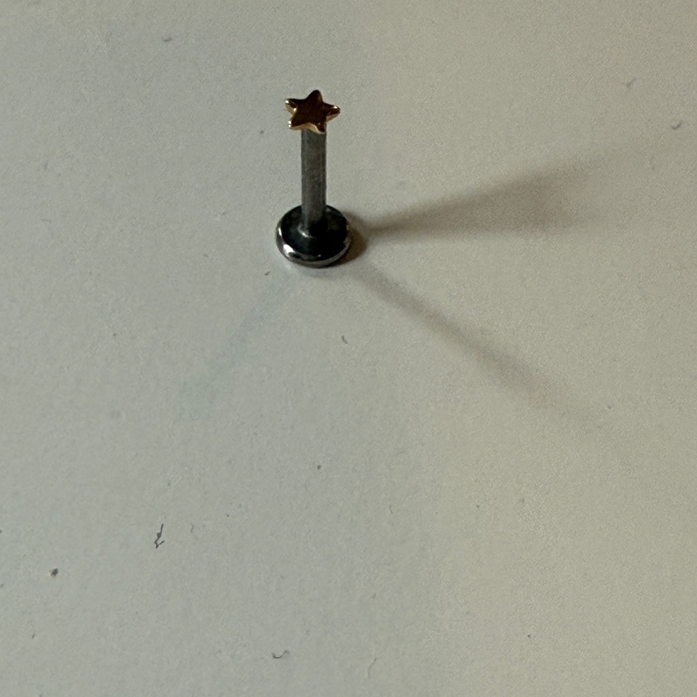 14k gold Star Flat Back Cartilage Earring